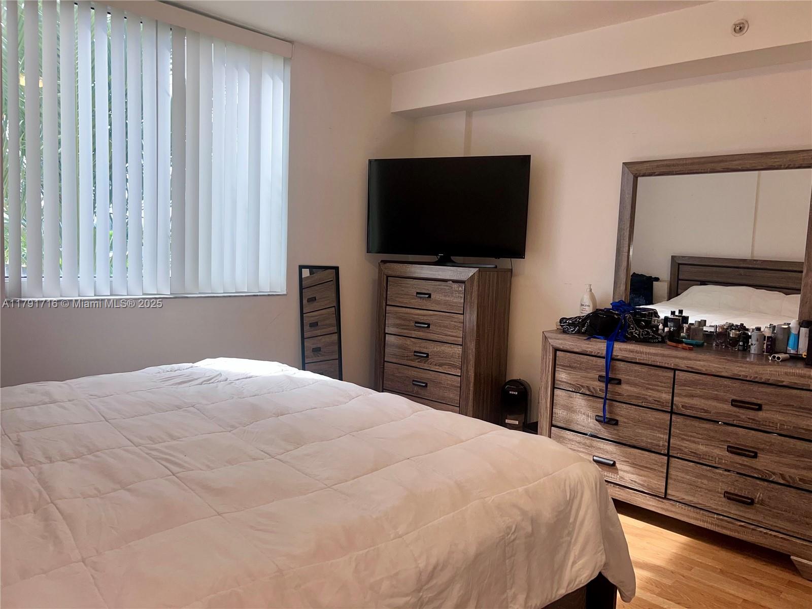 2775 NE 187th St # 311