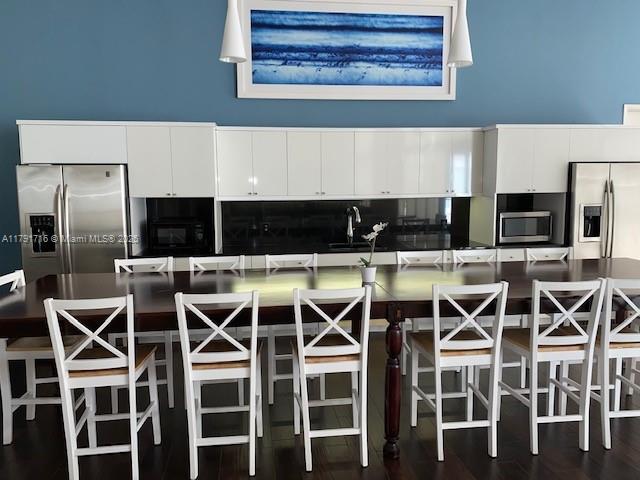 2775 NE 187th St # 311