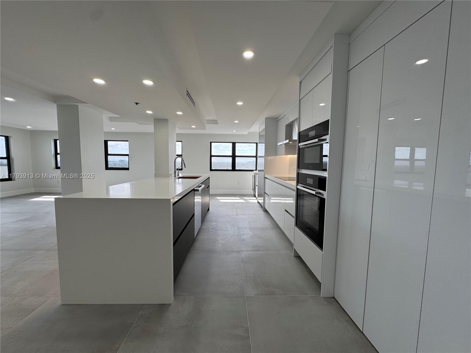 1201 S Ocean Dr # 1512S