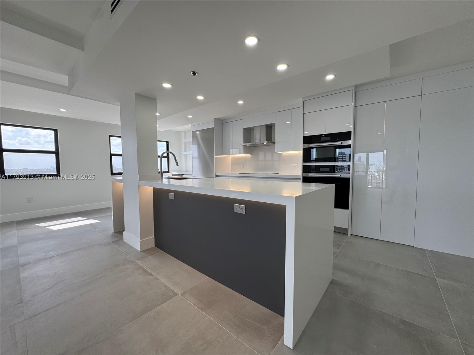 1201 S Ocean Dr # 1512S