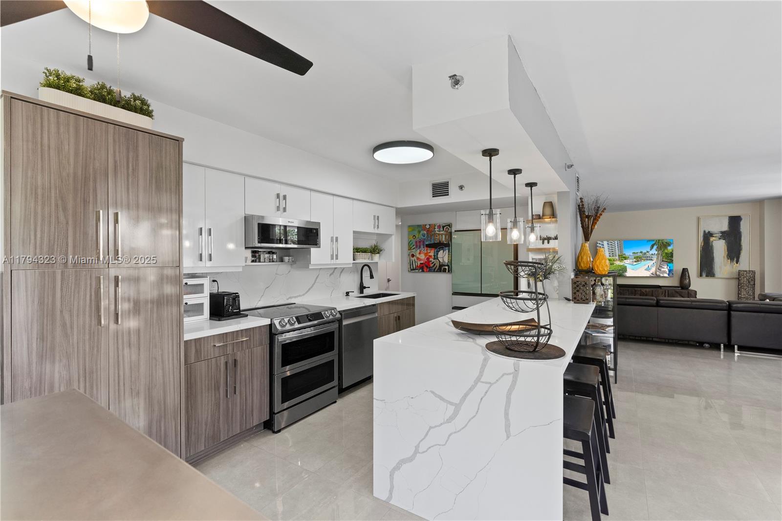 3600 Mystic Pointe Dr # 306