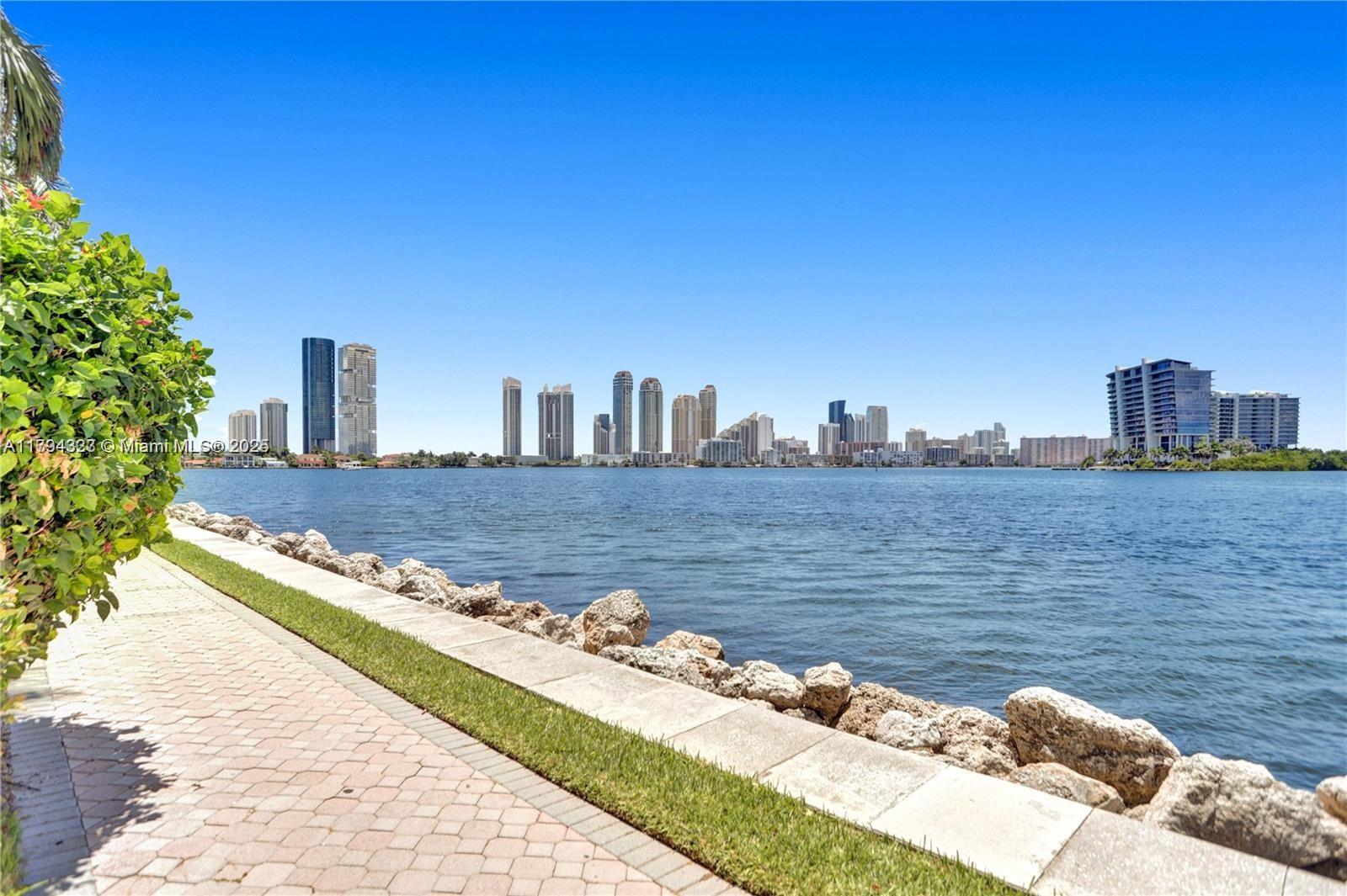 3600 Mystic Pointe Dr # 306