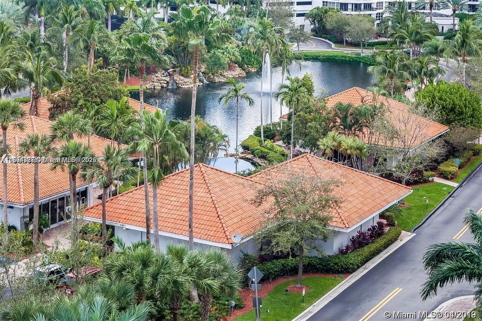 3600 Mystic Pointe Dr # 306