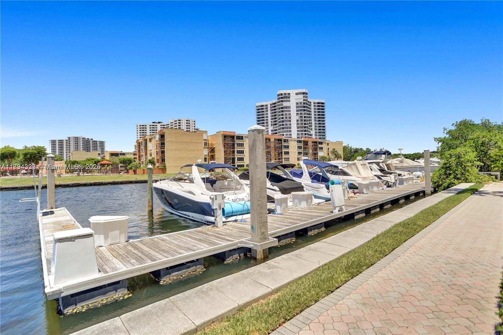 3600 Mystic Pointe Dr # 306