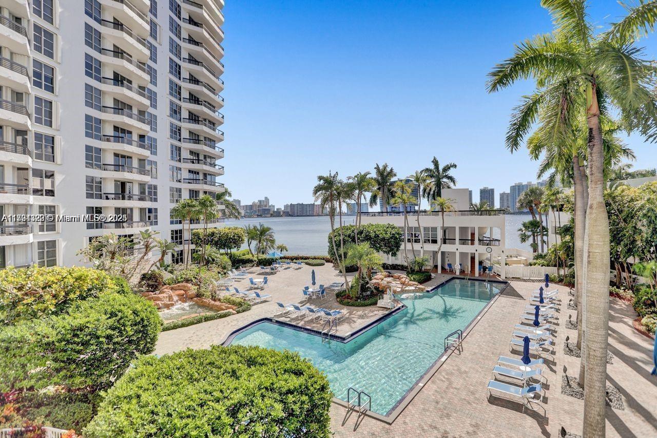 3600 Mystic Pointe Dr # 306