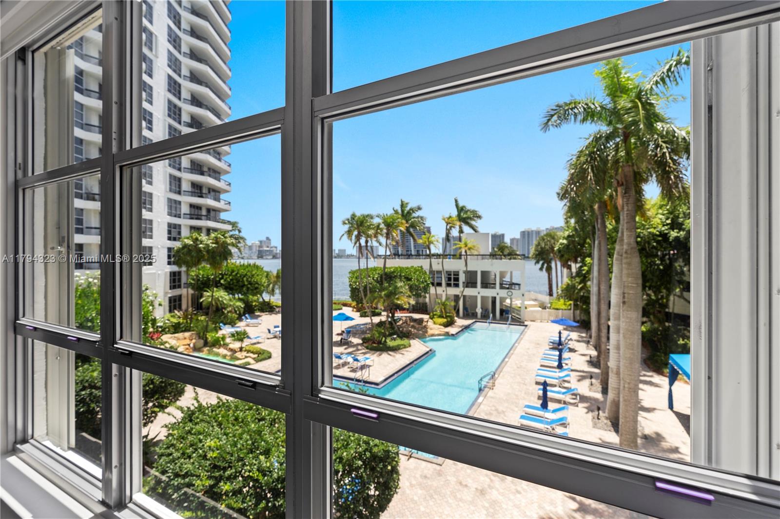 3600 Mystic Pointe Dr # 306