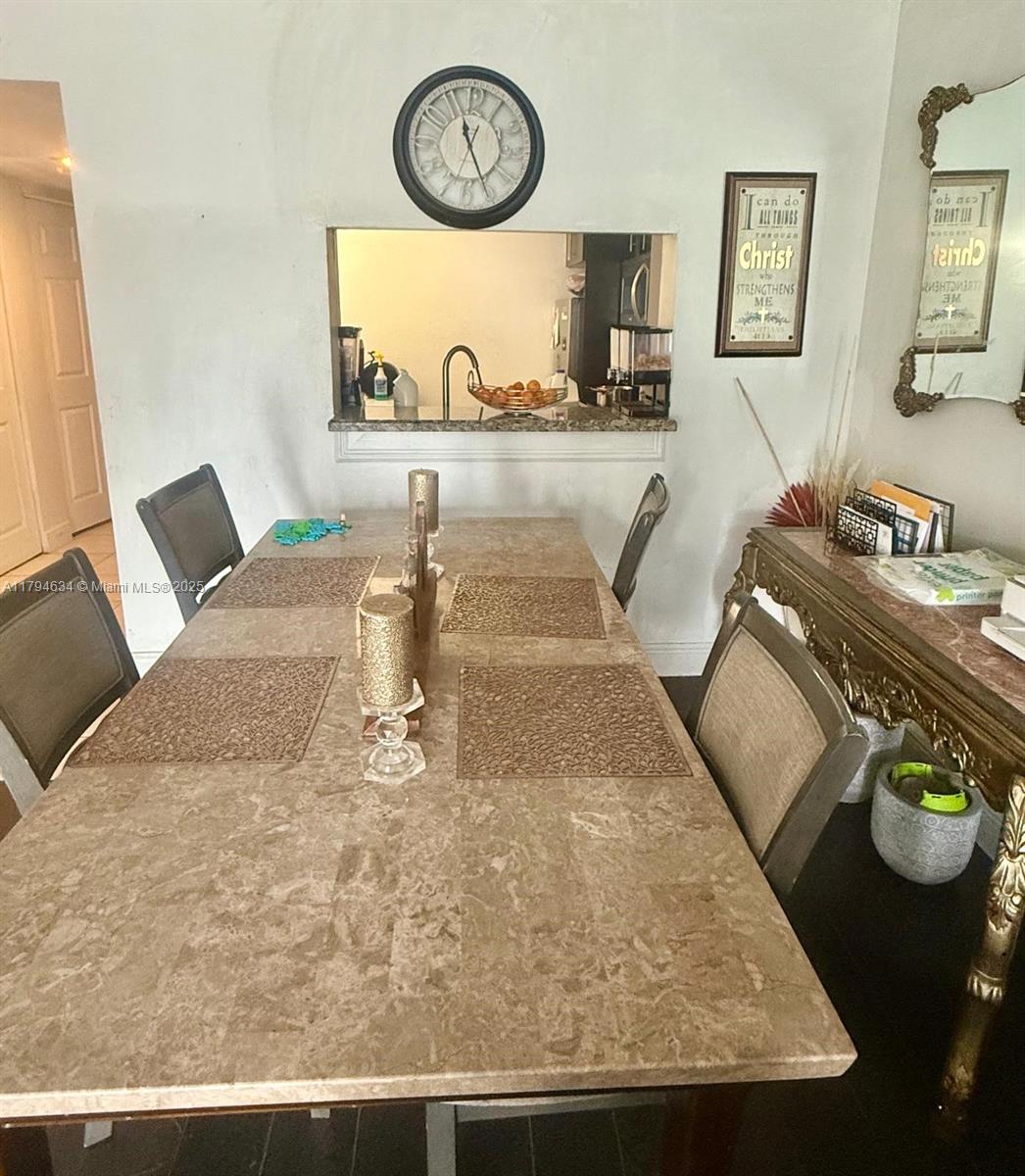 488 NW 165th St Rd # 512 Unit: B-512