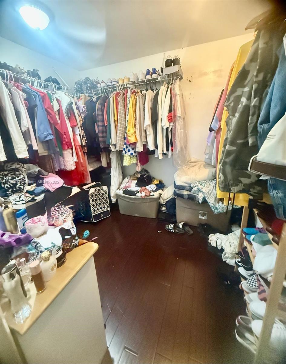 488 NW 165th St Rd # 512 Unit: B-512