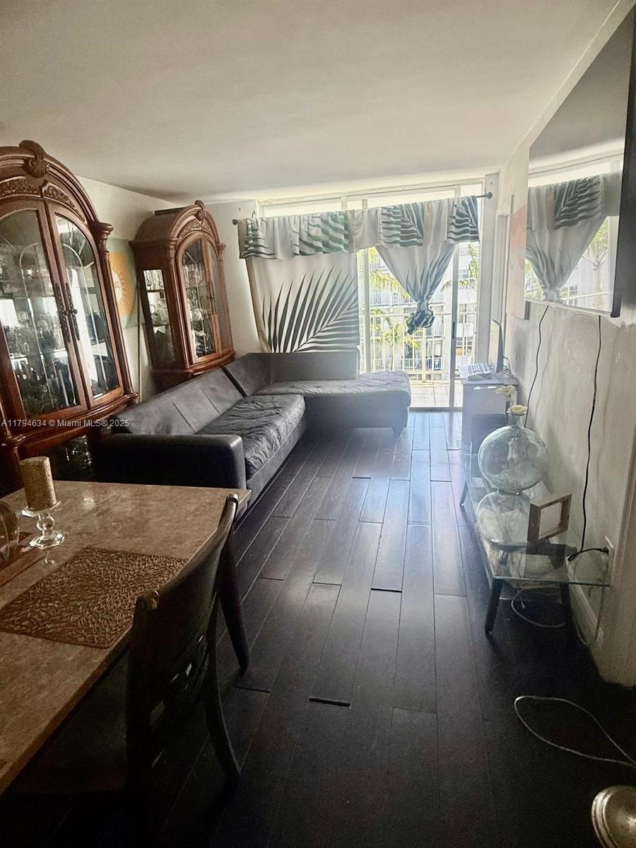 488 NW 165th St Rd # 512 Unit: B-512