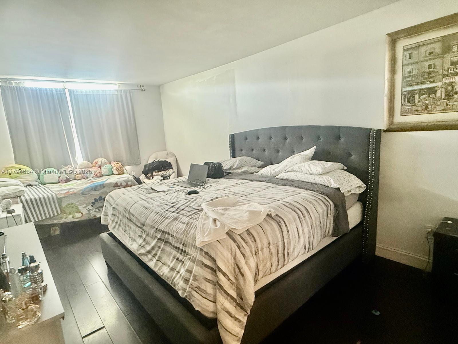 488 NW 165th St Rd # 512 Unit: B-512