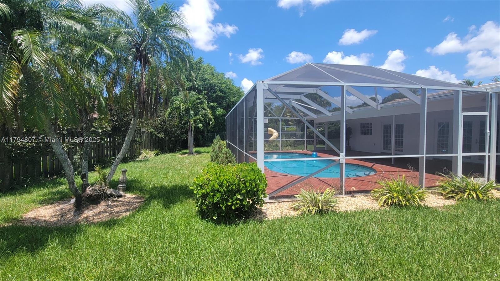 7640 NW 6th Ct