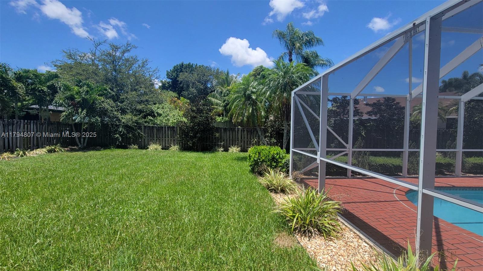 7640 NW 6th Ct