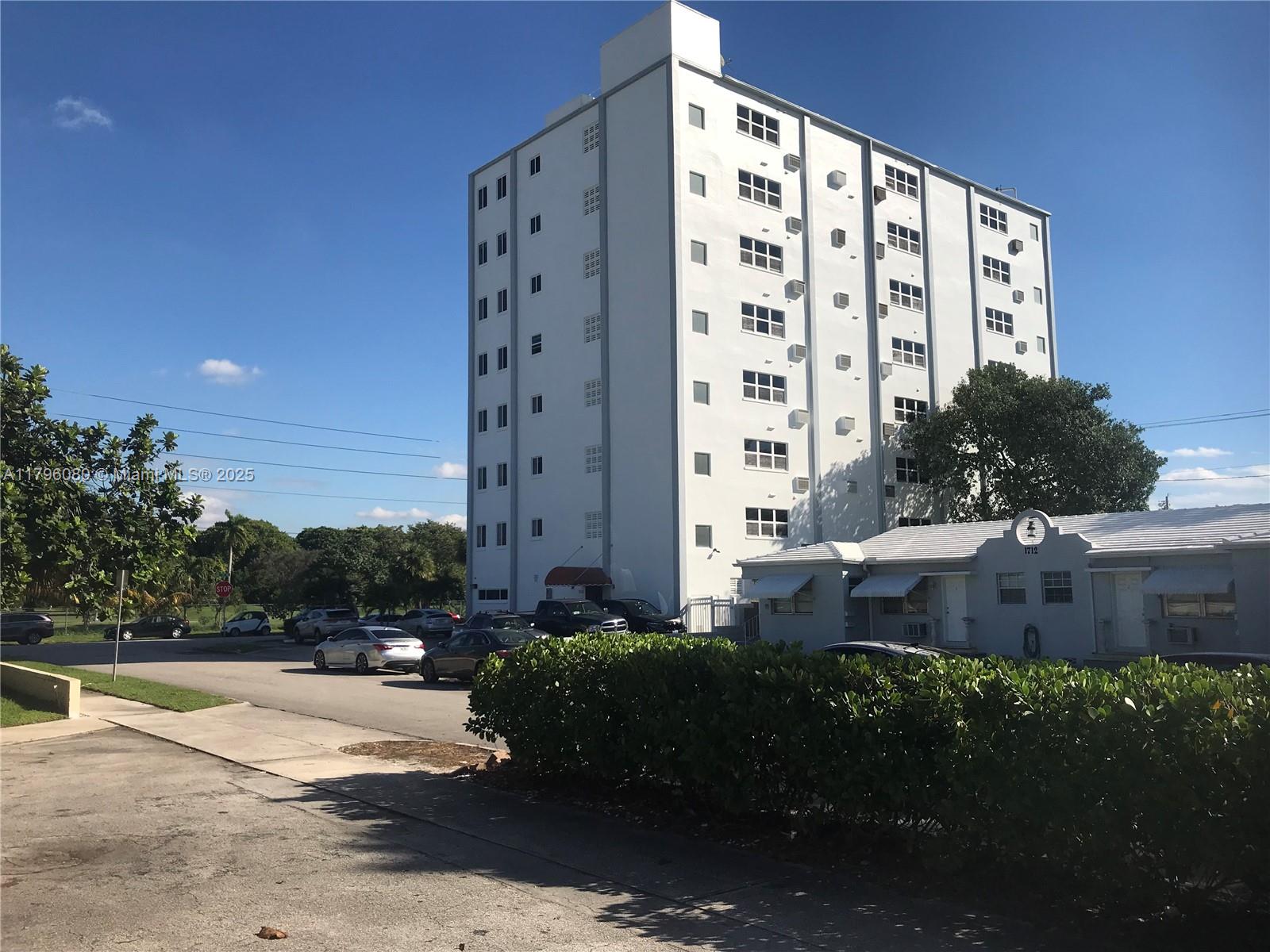 1700 Pierce St # 202