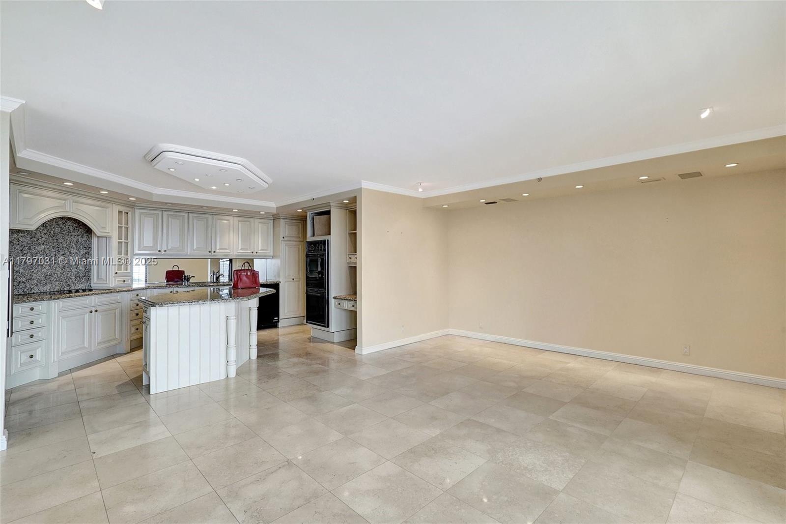 19667 Turnberry Way Unit: 16GR