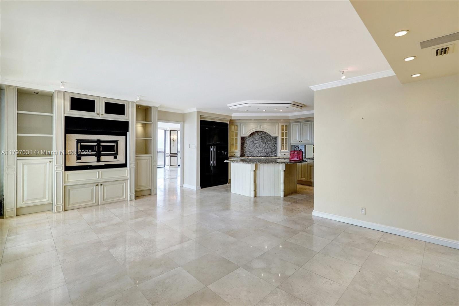 19667 Turnberry Way Unit: 16GR