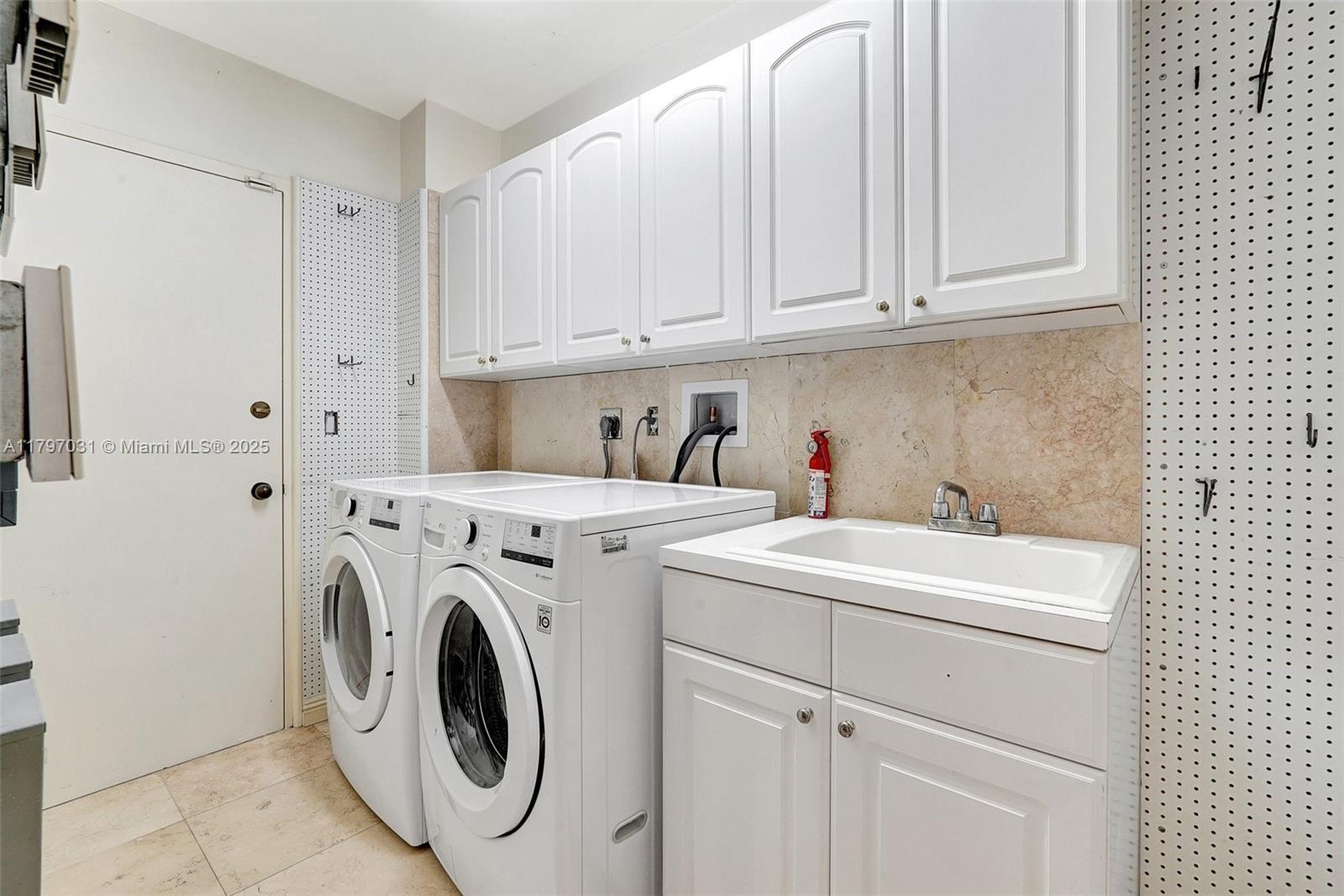 19667 Turnberry Way Unit: 16GR