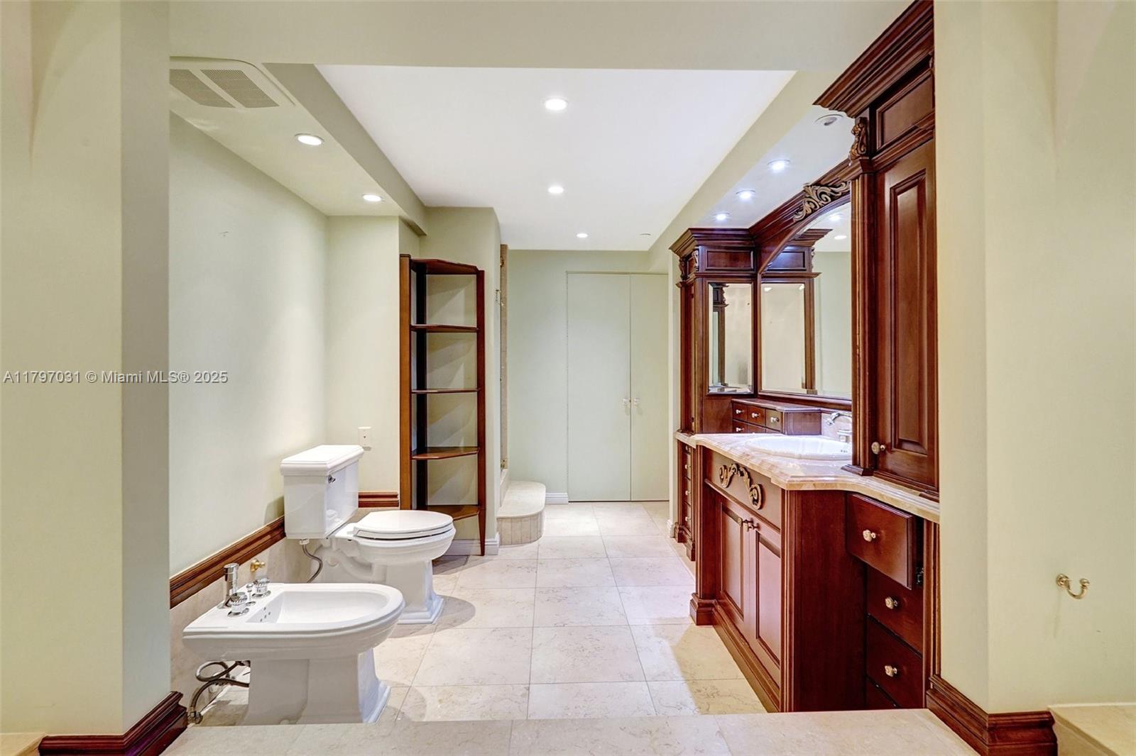 19667 Turnberry Way Unit: 16GR