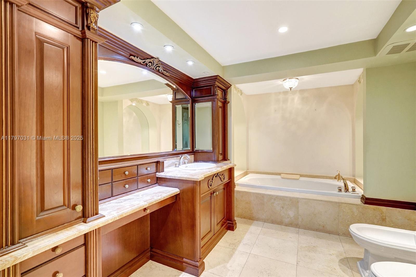 19667 Turnberry Way Unit: 16GR