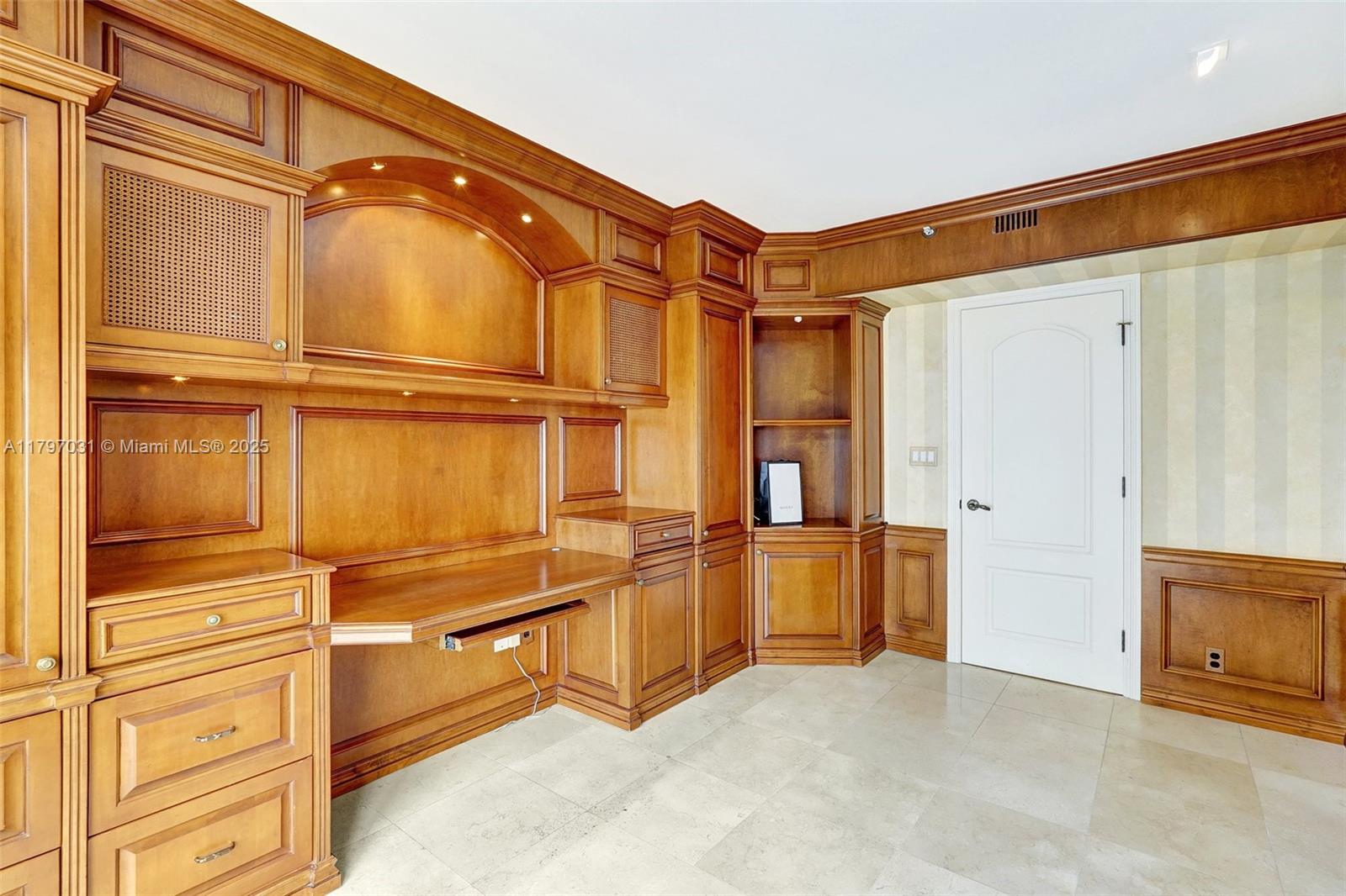 19667 Turnberry Way Unit: 16GR