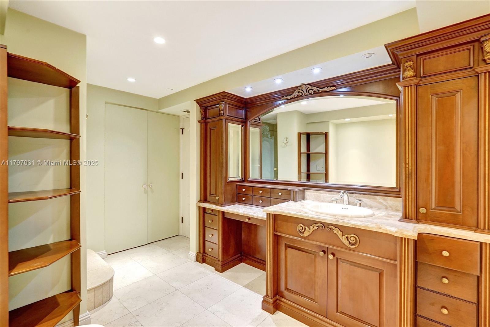 19667 Turnberry Way Unit: 16GR