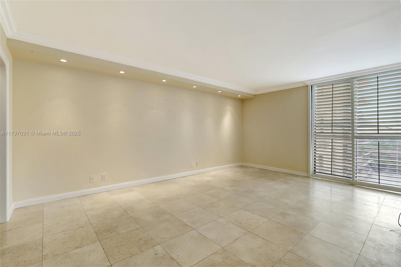 19667 Turnberry Way Unit: 16GR