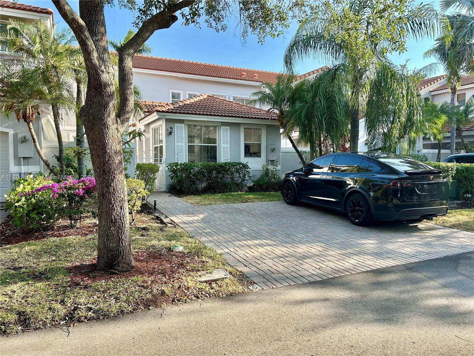 1120 Canella Ln