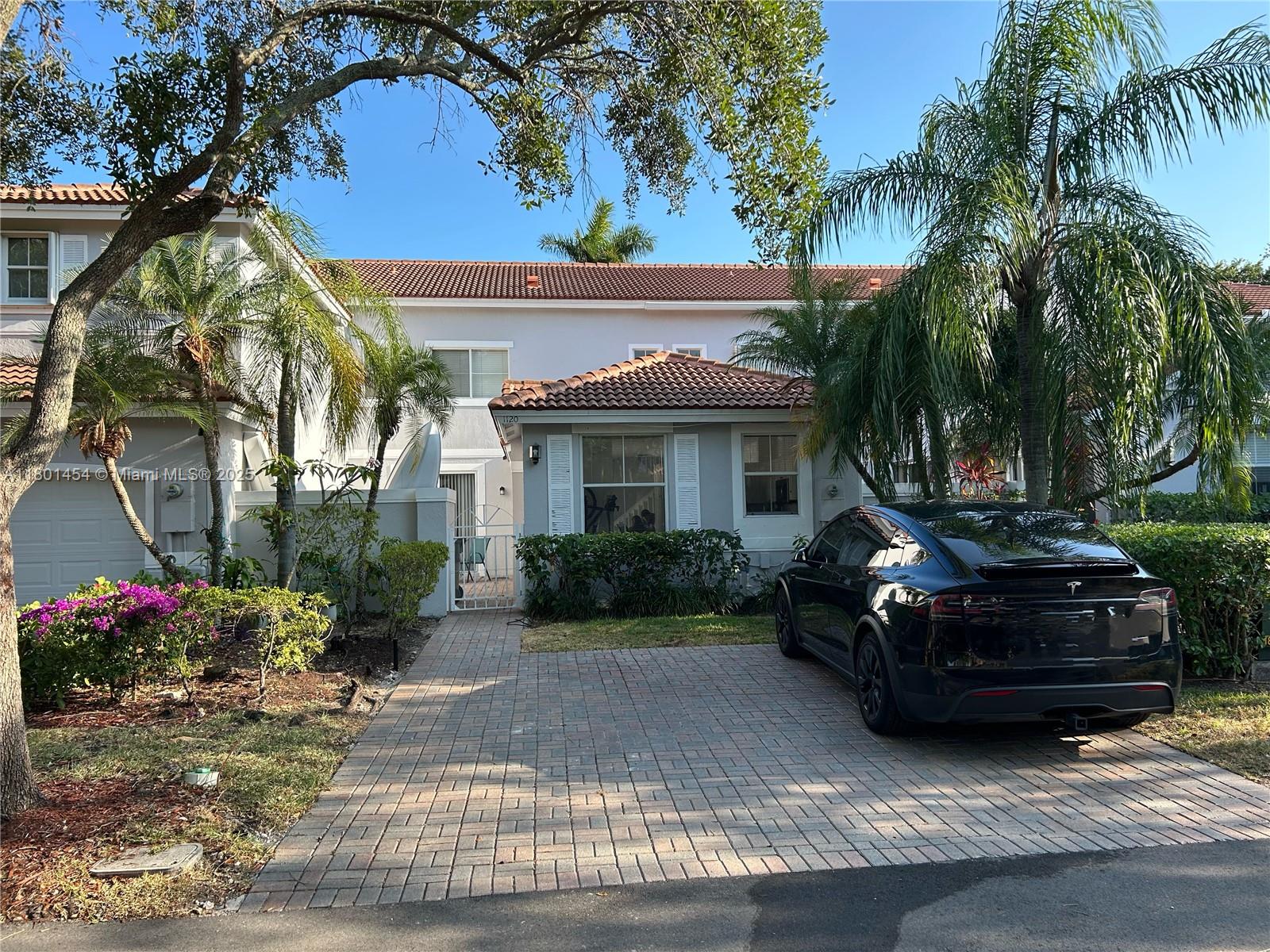 1120 Canella Ln