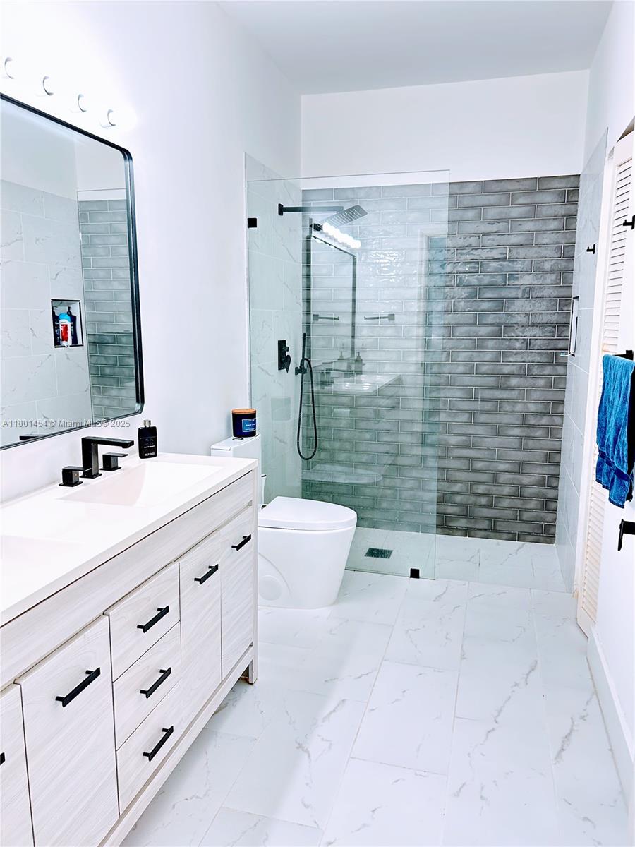 1120 Canella Ln