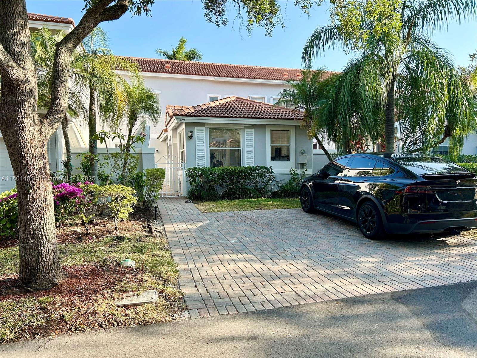 1120 Canella Ln
