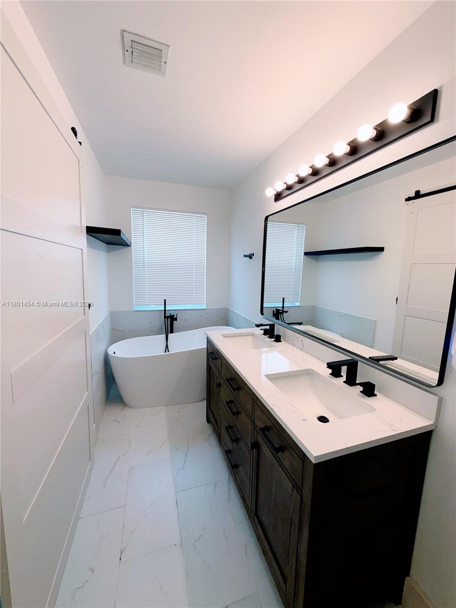 1120 Canella Ln