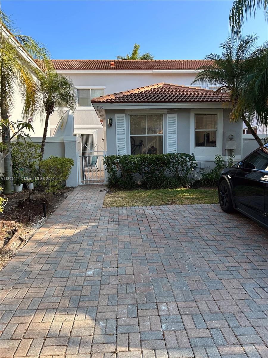 1120 Canella Ln