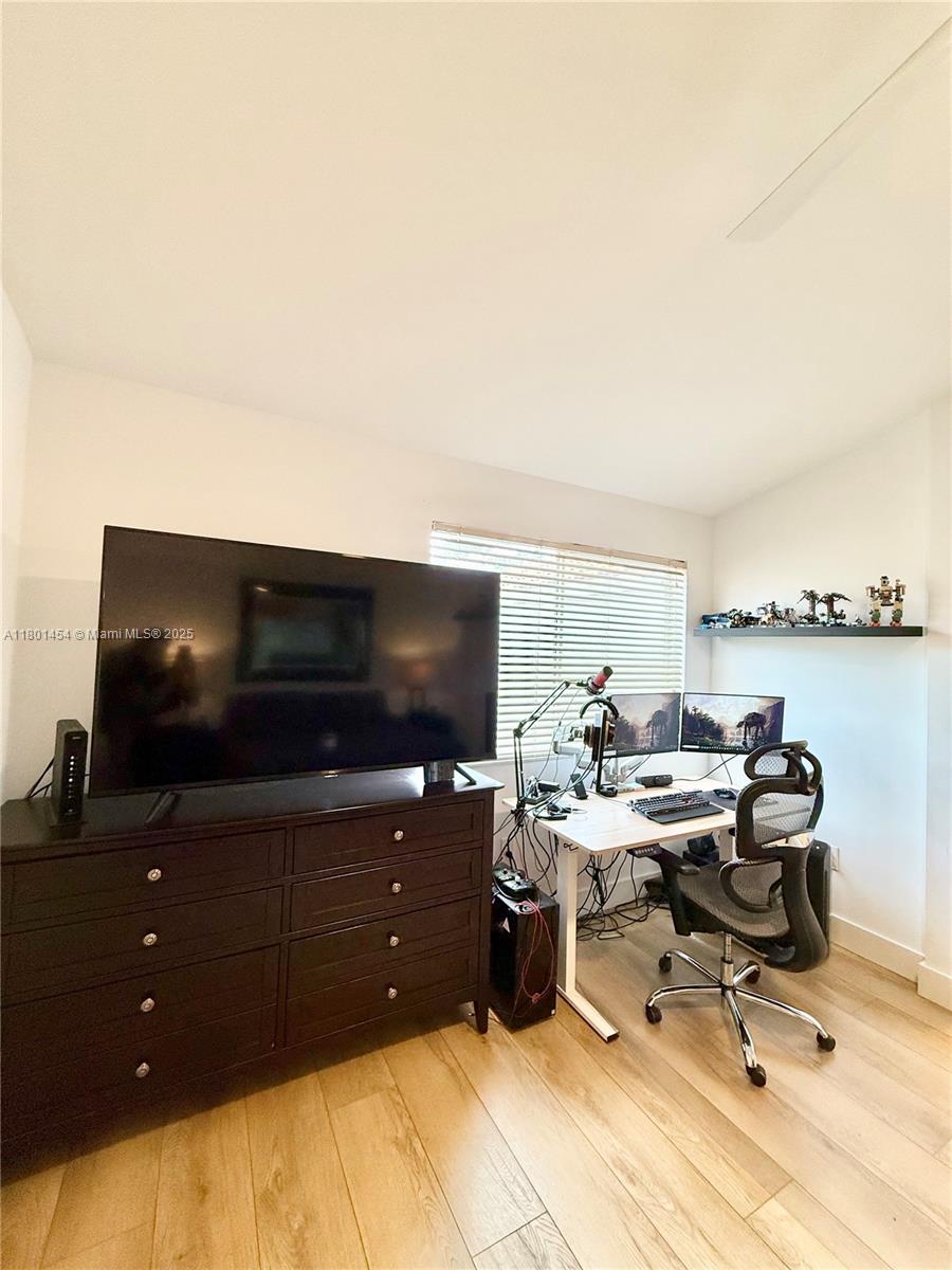 1120 Canella Ln