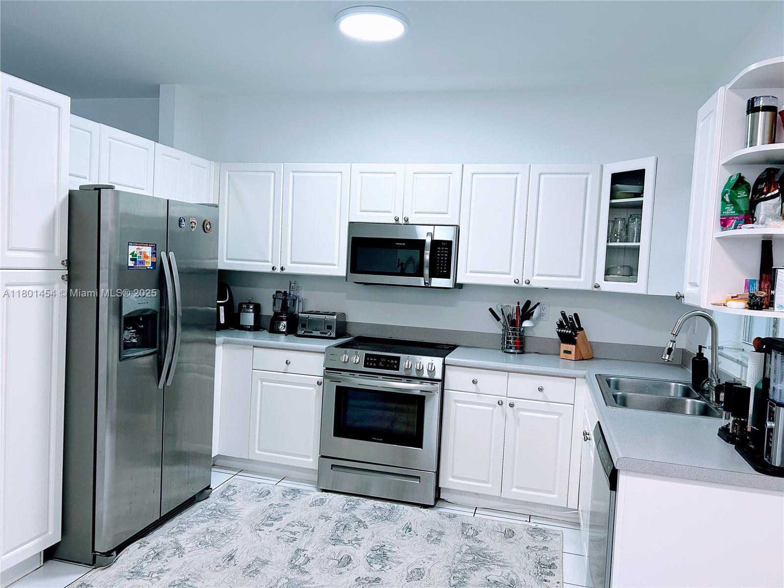 1120 Canella Ln