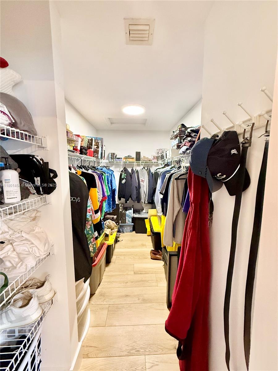 1120 Canella Ln
