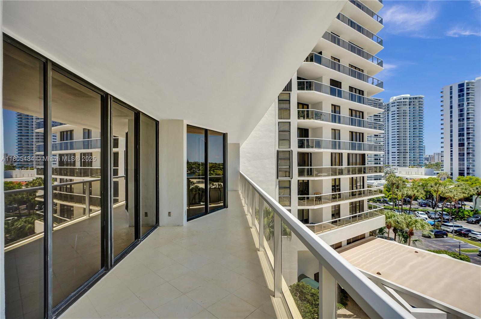 20281 E Country Club Dr # 412