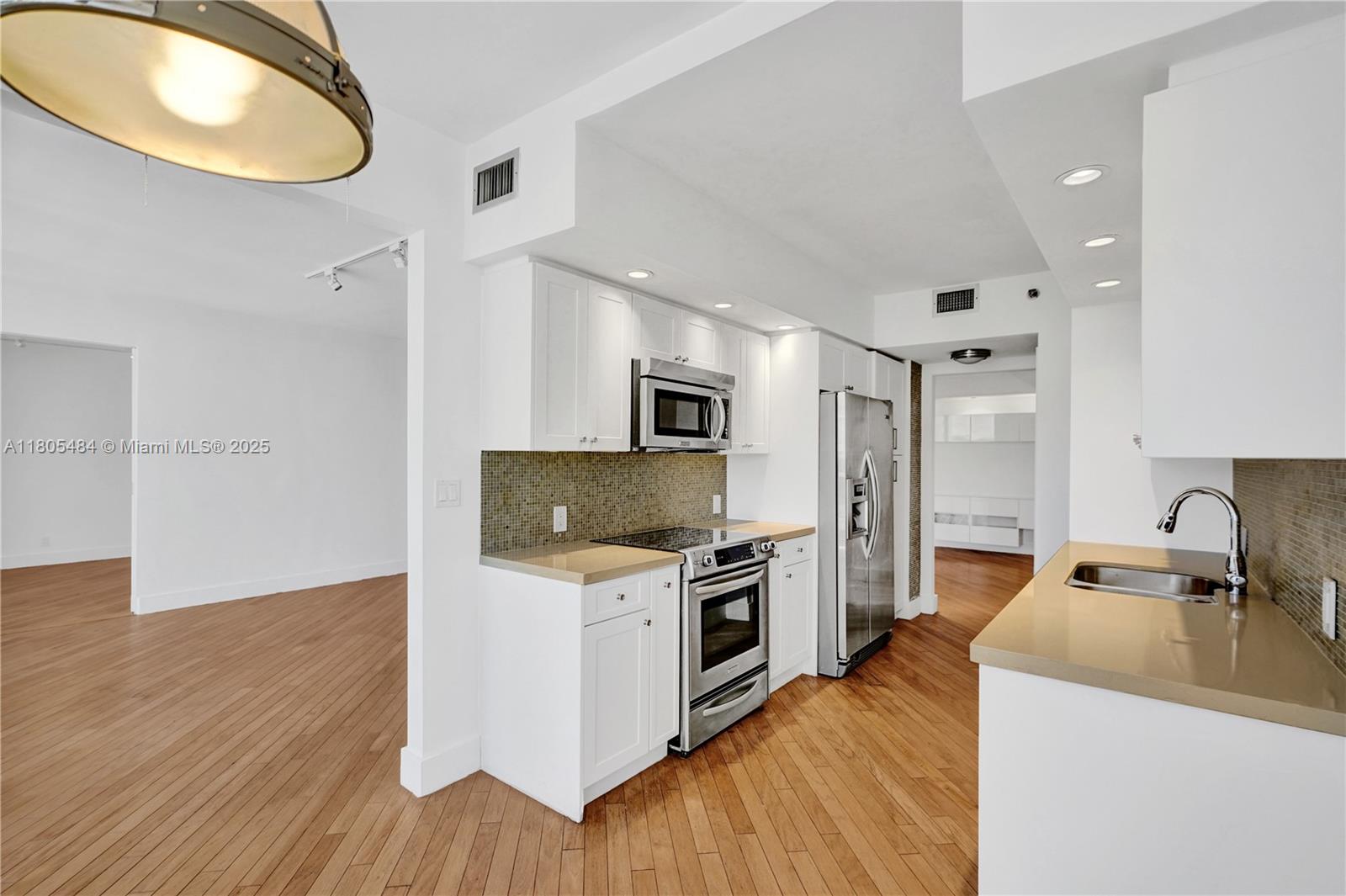 20281 E Country Club Dr # 412