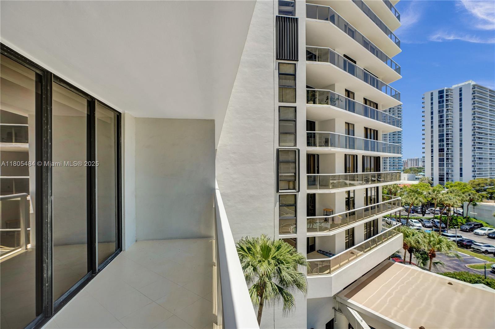 20281 E Country Club Dr # 412