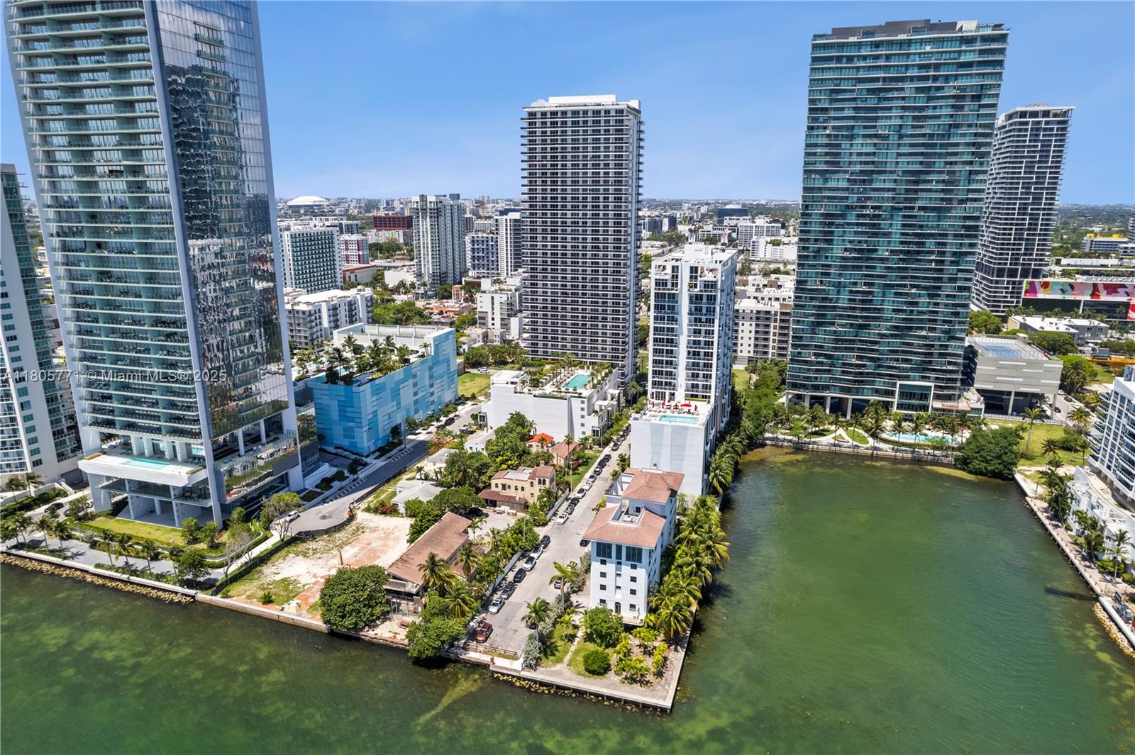 600 NE 27th St Unit: TH103