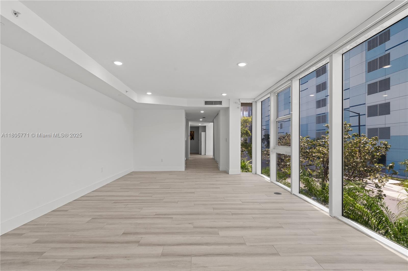 600 NE 27th St Unit: TH103