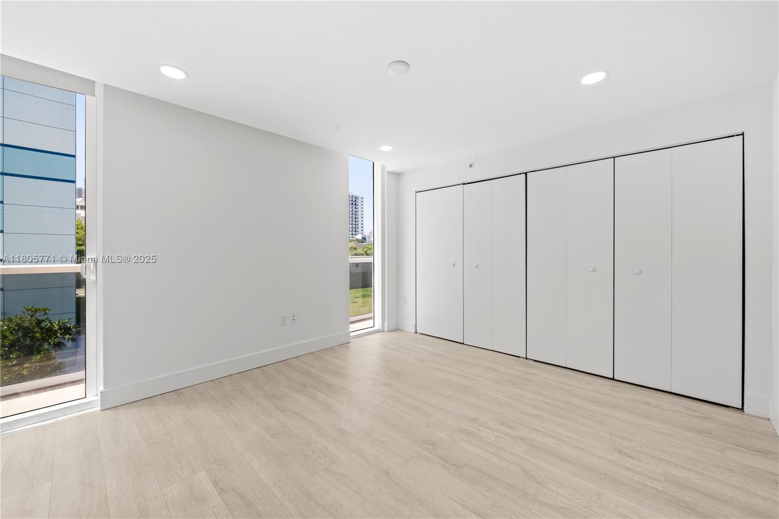 600 NE 27th St Unit: TH103