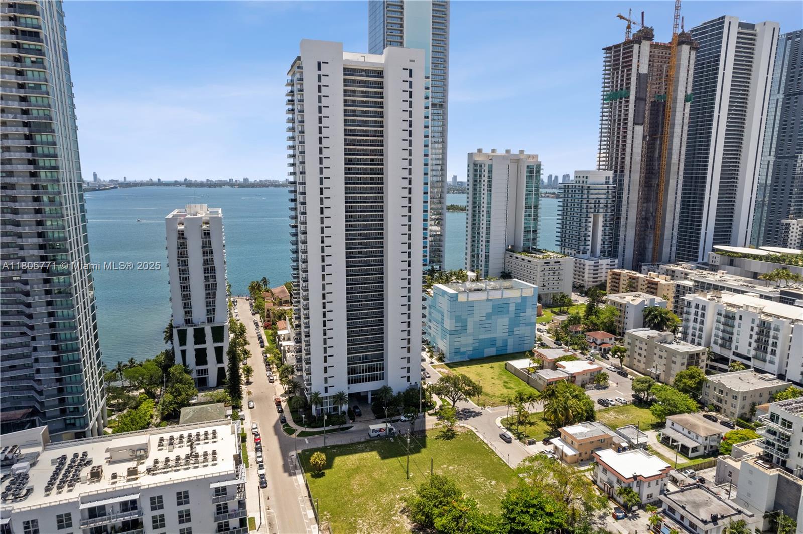 600 NE 27th St Unit: TH103