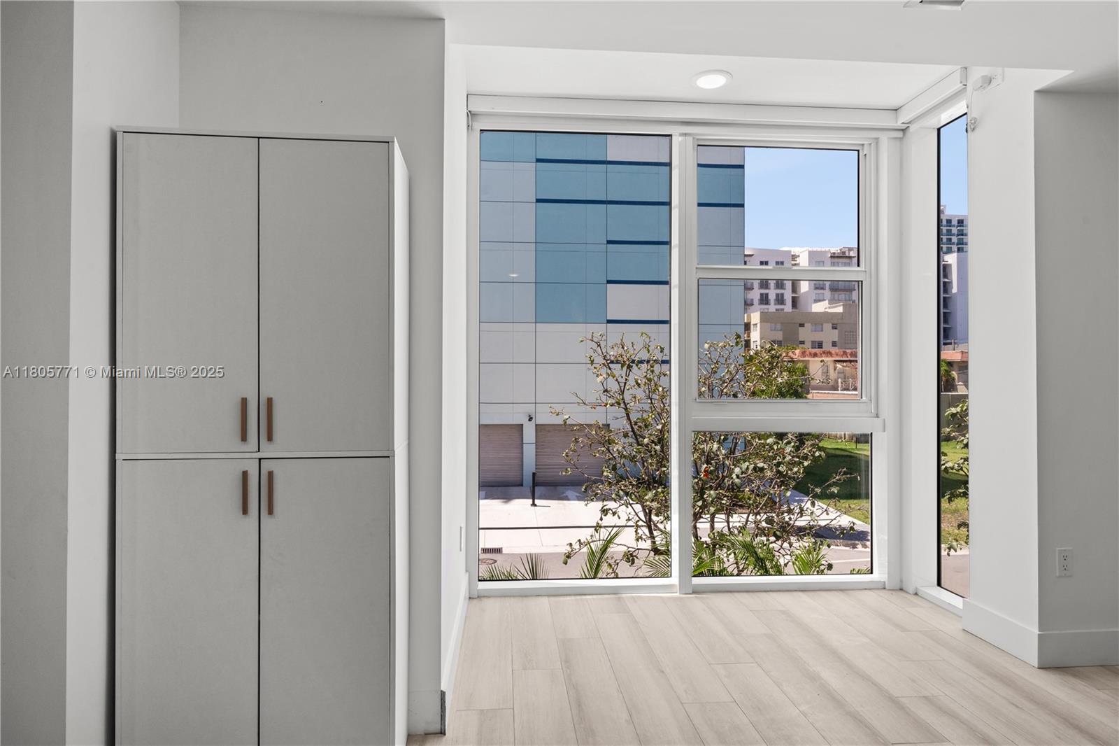 600 NE 27th St Unit: TH103