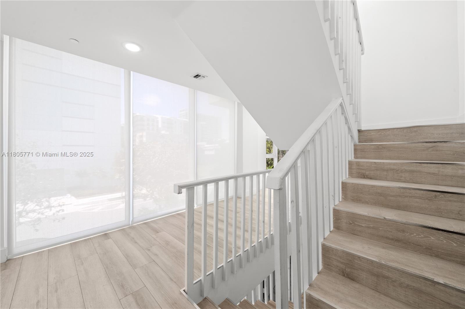 600 NE 27th St Unit: TH103