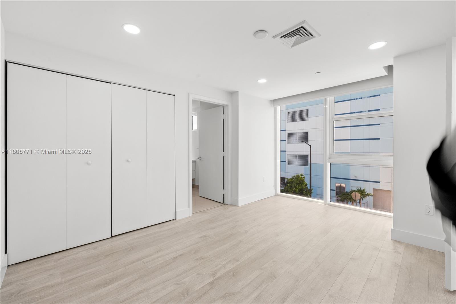 600 NE 27th St Unit: TH103