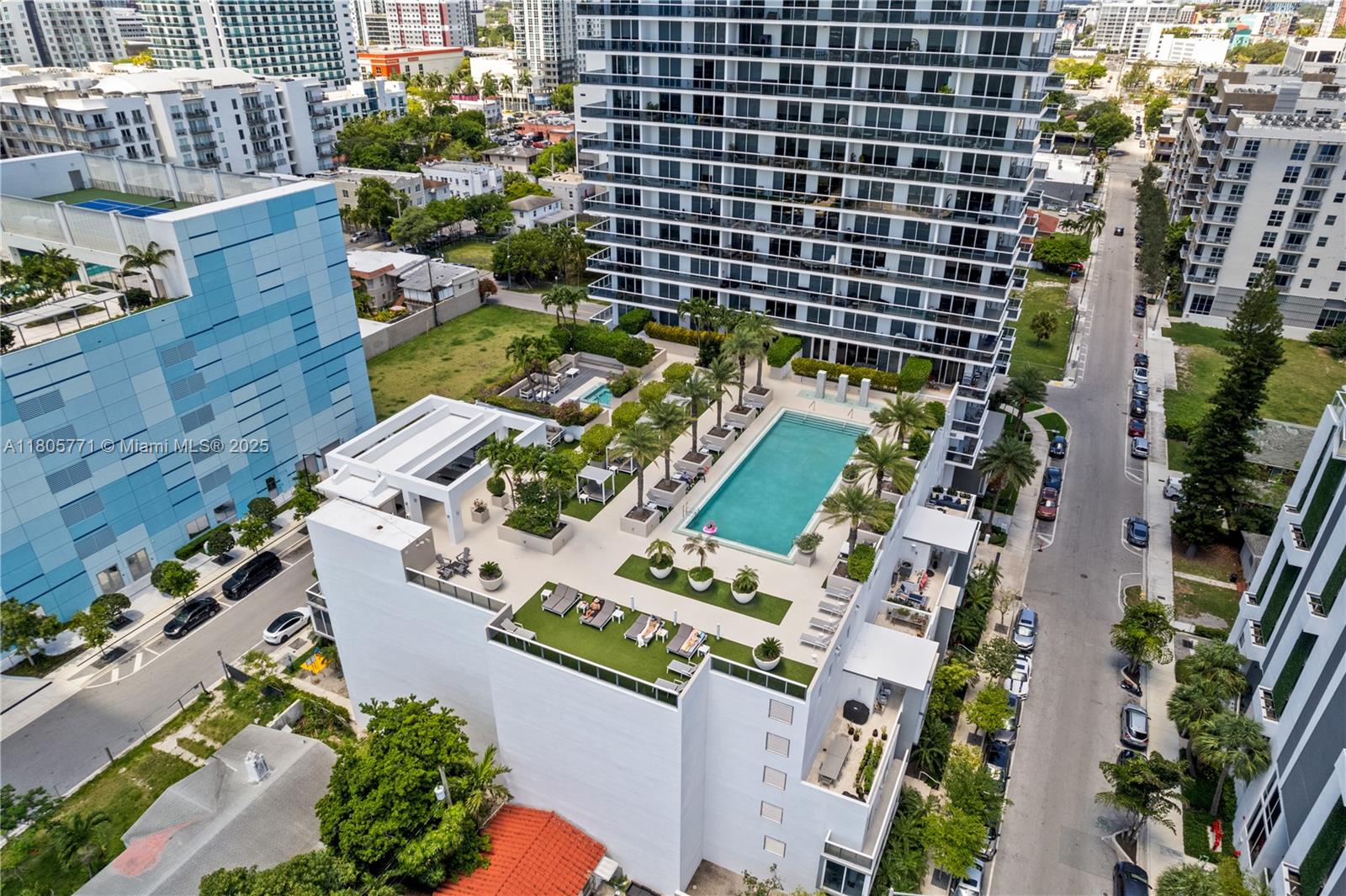 600 NE 27th St Unit: TH103