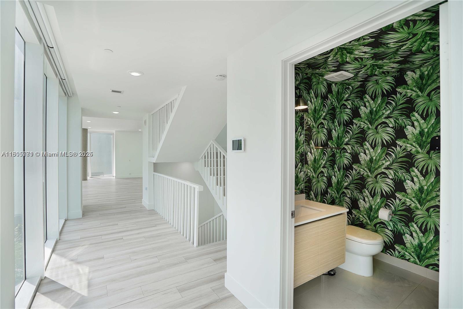 600 NE 27th St Unit: TH103