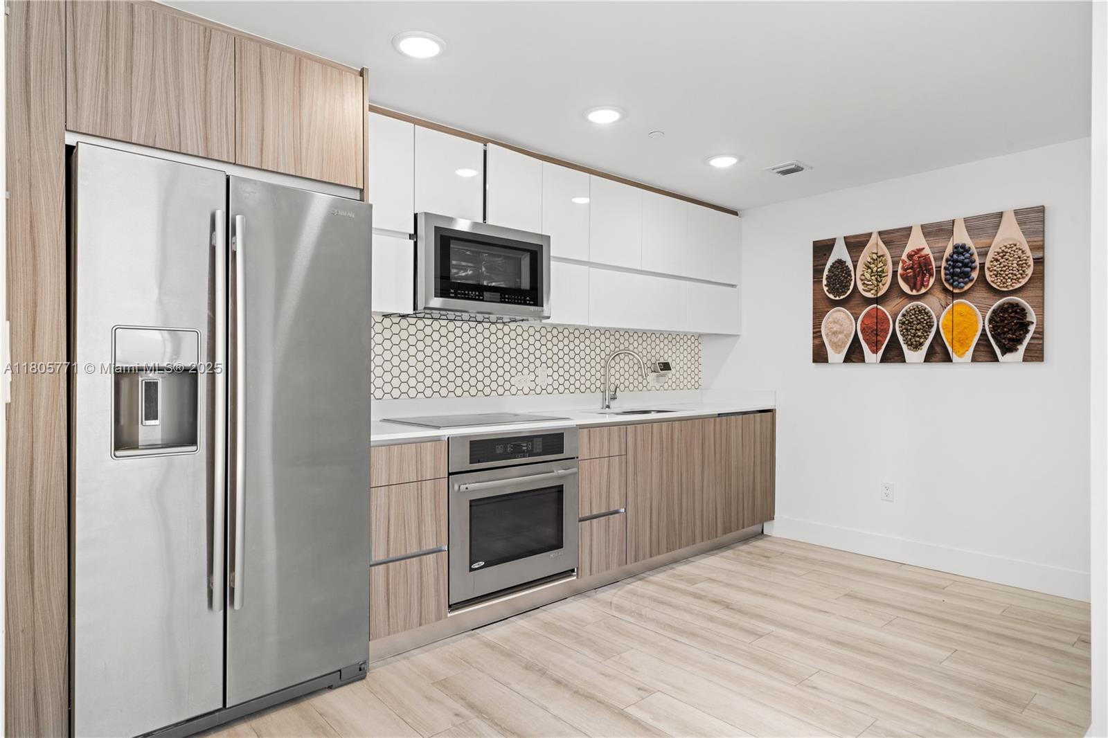 600 NE 27th St Unit: TH103