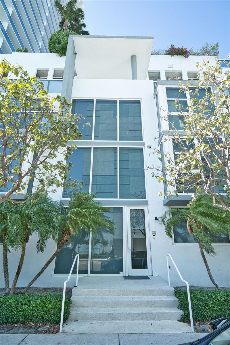 600 NE 27th St Unit: TH103