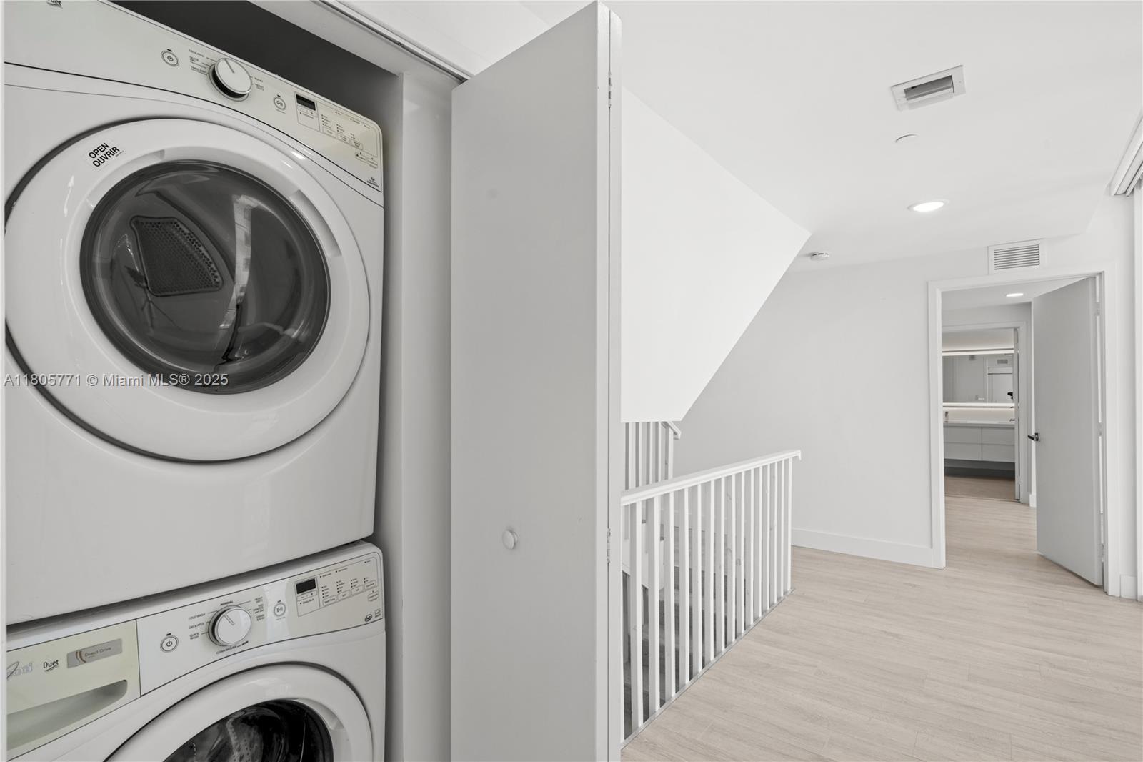 600 NE 27th St Unit: TH103