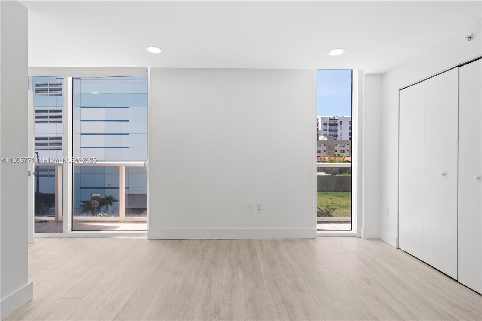 600 NE 27th St Unit: TH103